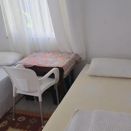 Oezguer Likya