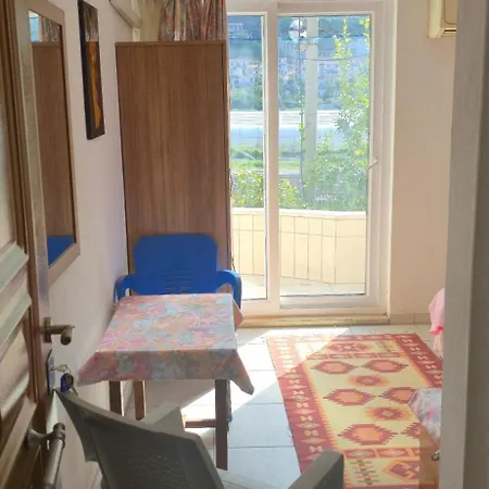 Oezguer Likya Gazde/Camere de închiriat